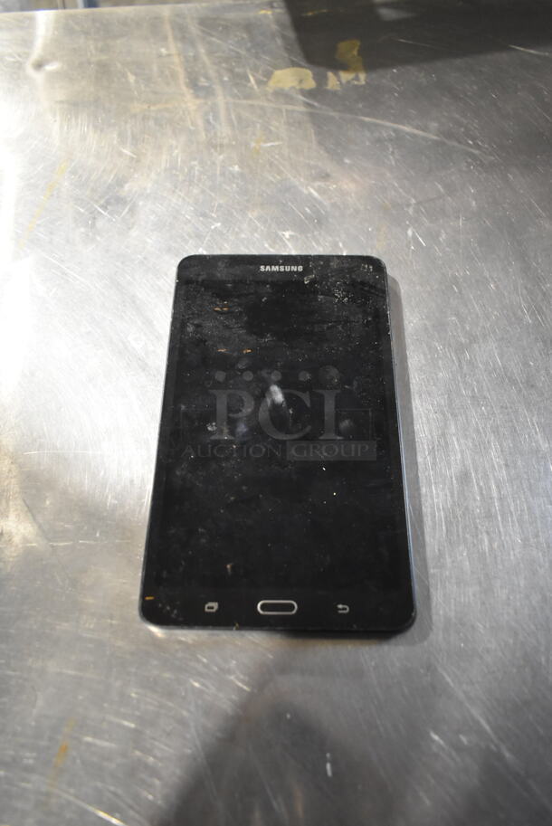 Samsung SM-T280 Tablet. See Pictures for Damage To Screen. - Image 1 of 3
