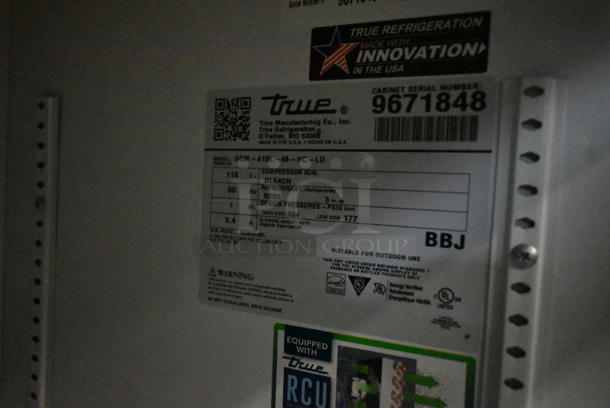 2019 True GDM-41SL-48-HC-LD Metal Commercial 2 Door Reach In Cooler Merchandiser w/ Poly Coated Racks. 115 Volts, 1 Phase. Tested and Powers On But Does Not Get Cold - Image 4 of 4