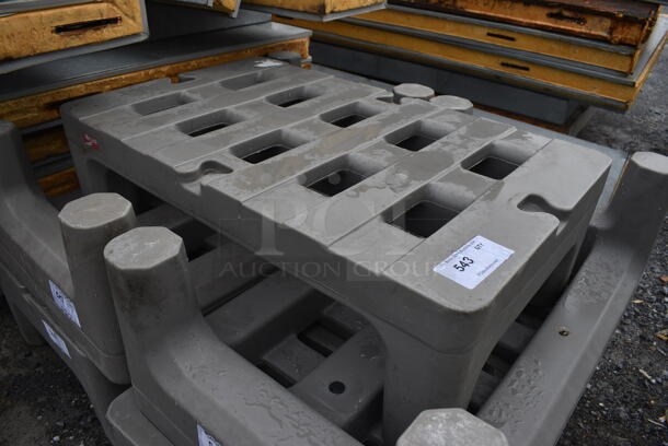 Metro Gray Poly Dunnage Rack. Stock Picture - Cosmetic Condition May Vary. 36x22x12