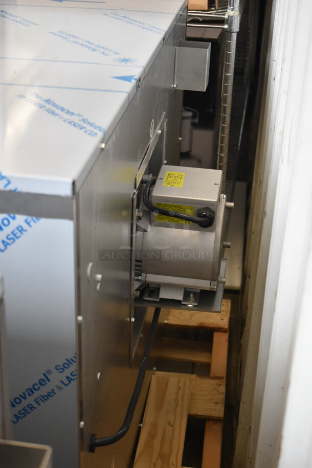 BRAND NEW SCRATCH AND DENT! Vulcan VC5ED ENERGY STAR Stainless Steel Commercial Electric Powered Full Size Convection Oven w/ View Through Doors, Metal Oven Racks and Thermostatic Controls. 240 Volts, 3/1 Phase. Tested and Working! - Image 5 of 6