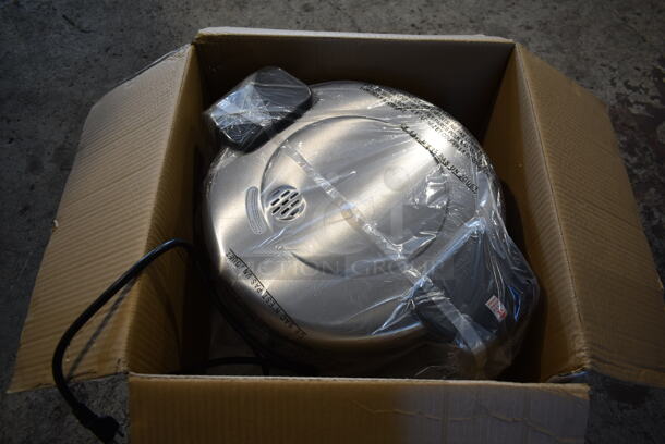 BRAND NEW SCRATCH AND DENT! Galaxy 177GRSC60 Stainless Steel 60 Cup Rice Cooker. 120 Volts, 1 Phase. Tested and Working! - Image 5 of 11