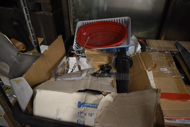 ALL ONE MONEY! Lot of Various Items Including Light Fixture and Poly Food Baskets - Image 4 of 5