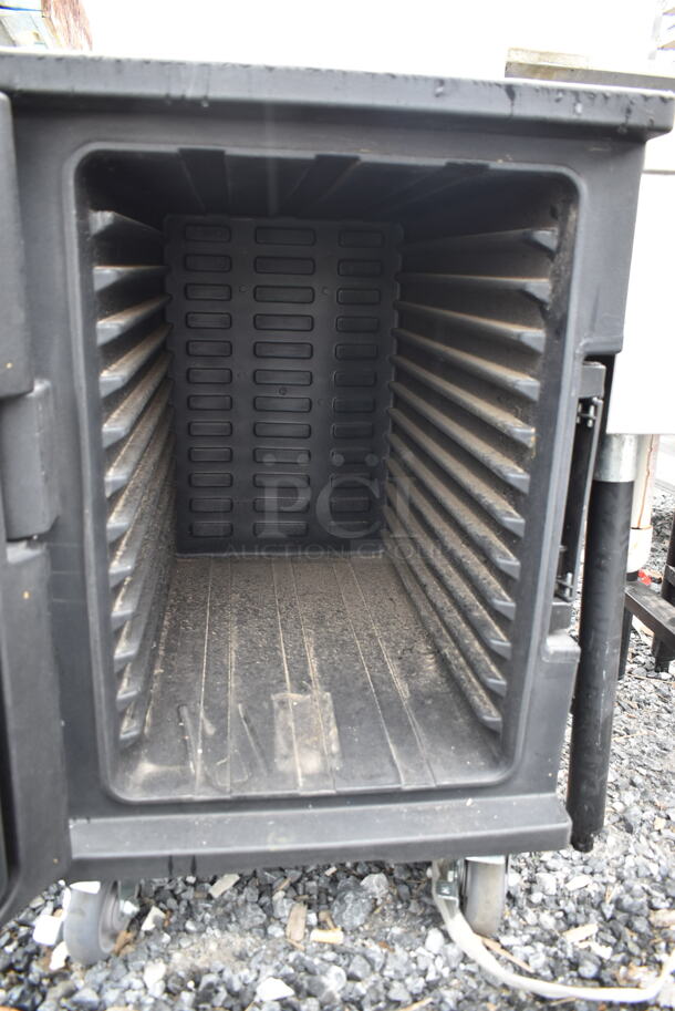Vevor Black Poly Insulated Food Carrying Case on Commercial Casters. - Image 4 of 6