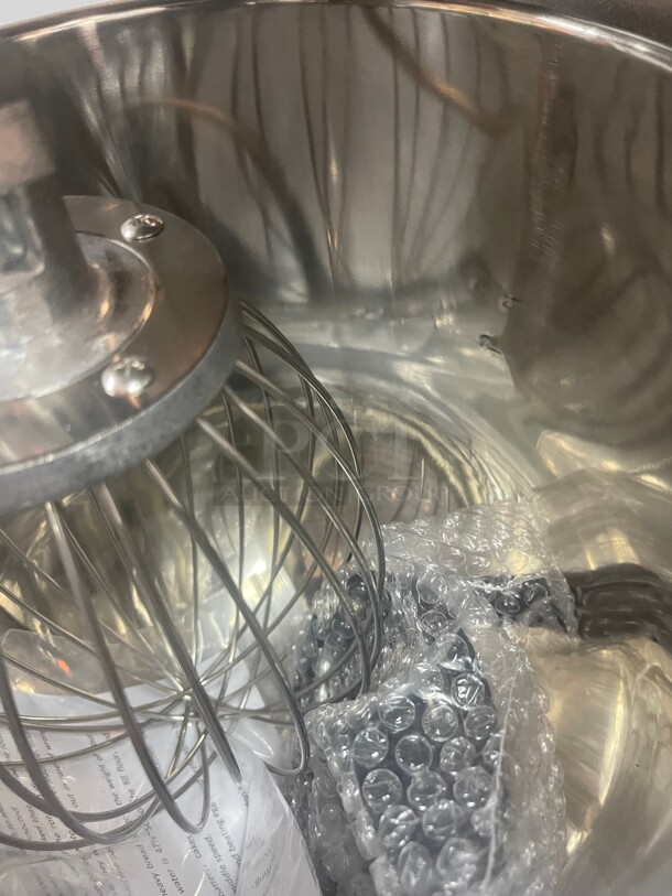 Brand New! Commercial 15 Qt Dough Counter Top Mixer With Three Attachments NSF 115 Volt Tested and Working - Image 4 of 8