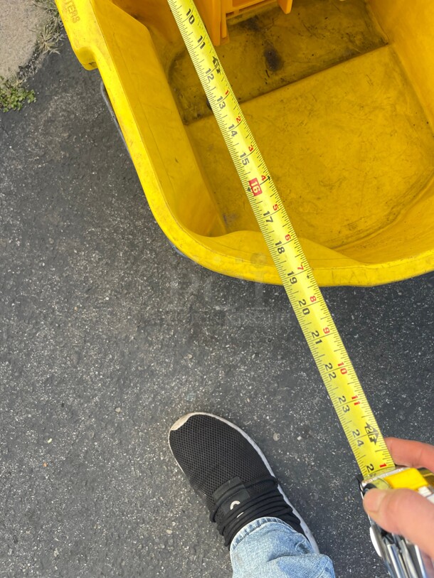 Global Industrial Mop Bucket And Wringer Combo 38 Qt., Down Press, Yellow - Image 7 of 8