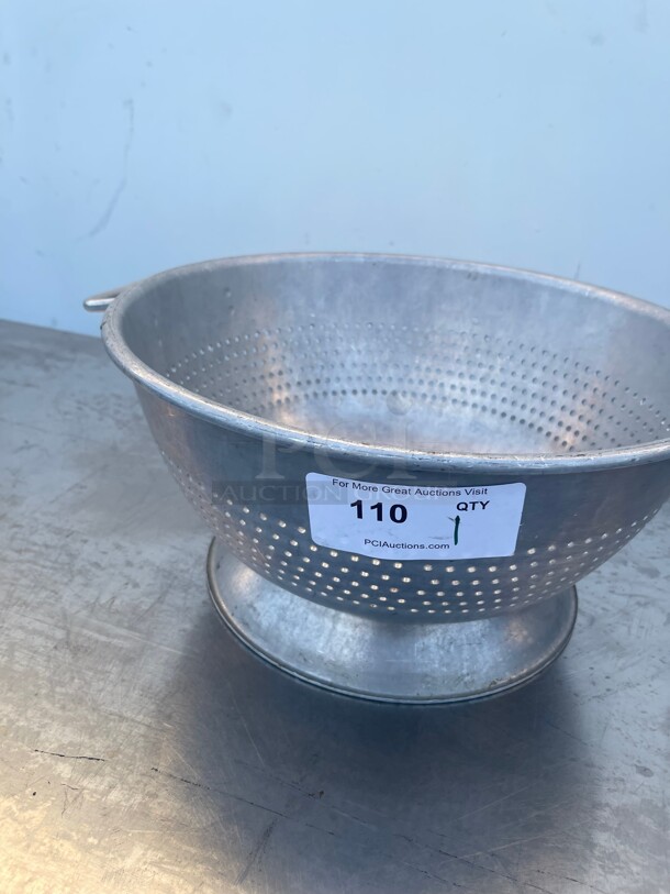 Commercial 11 Qt. Heavy-Duty Aluminum Colander with Base and Handles NSF - Image 2 of 6