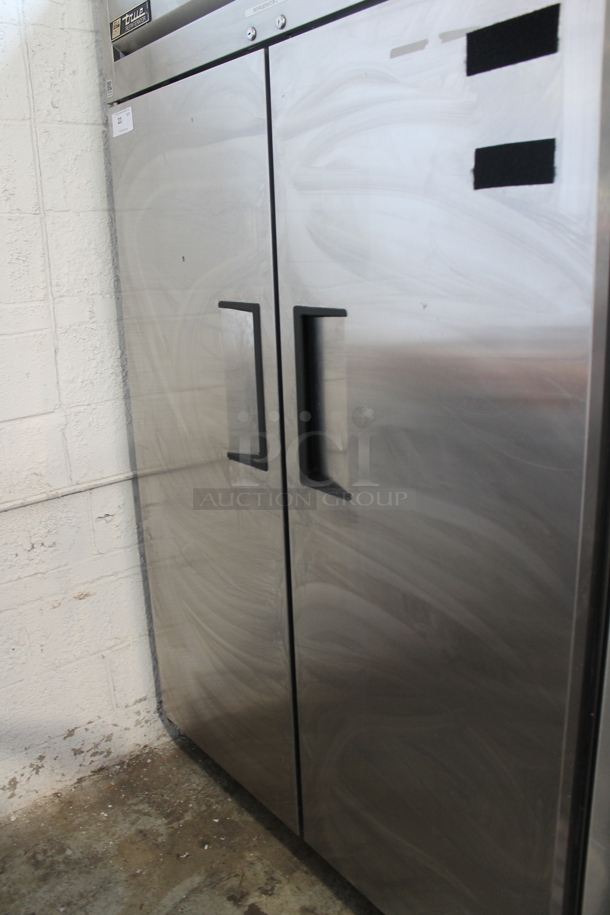 2015 True TG2R-2S Stainless Steel Commercial 2 Door Reach In Cooler w/ Poly Coated Racks on Commercial Casters. 115 Volts, 1 Phase. Tested and Working! - Image 5 of 9
