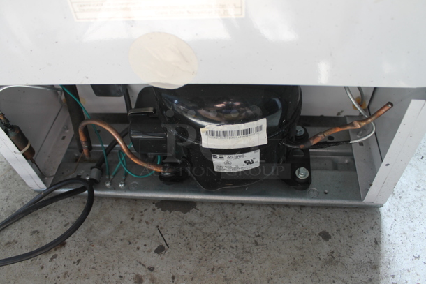 EdgeStar CMF151L Metal Mini Cooler. 115 Volts, 1 Phase. Tested and Working! - Image 5 of 5