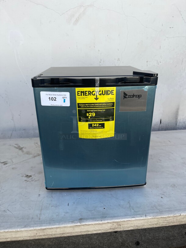 Brand New! Upright Commercial Counter Top  Freezer 115 Volt NSF Tested and Working! - Image 3 of 11