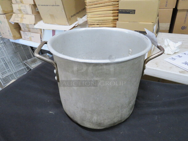 One Aluminum Stock Pot. 10X9