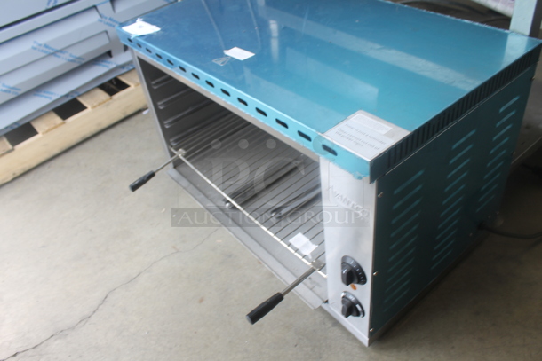 BRAND NEW SCRATCH AND DENT! Avantco 177CHSME32M Stainless Steel Commercial Electric Powered Cheese Melter. 208/240 Volts, 1 Phase. Tested and Working! - Image 3 of 6