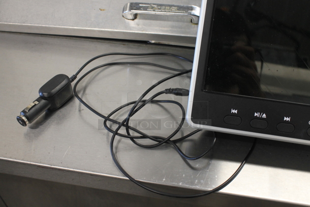 Naviskauto BR1202SB Portable DVD Player / Video Player. - Image 7 of 10
