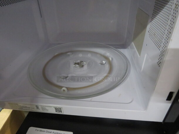 One Black And Decker Microwave With Manual. 20X15X12.  - Image 3 of 3