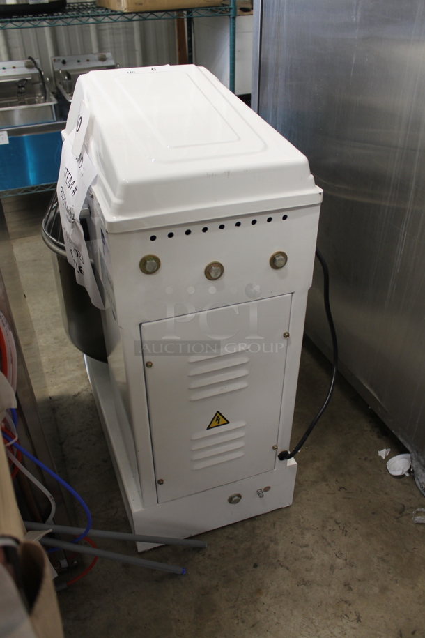 BRAND NEW SCRATCH AND DENT! Estella 348SM40 Metal Commercial Floor Style 40 Quart Spiral Dough Mixer w/ Stainless Steel Mixing Bowl, Bowl Guard and Dough Hook. 240 Volts, 1 Phase. Tested and Working! - Image 6 of 7