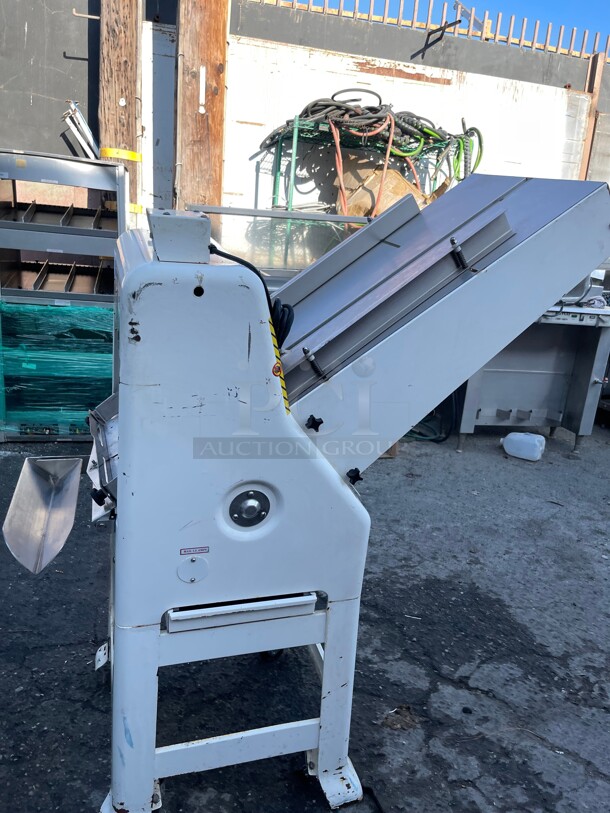 Nice! Oliver 797-N Gravity-Feed Commercial Bread Slicer w/ Last-Loaf Pusher, Gravity-Feed, 115 Volt Tested and Working! - Image 4 of 10