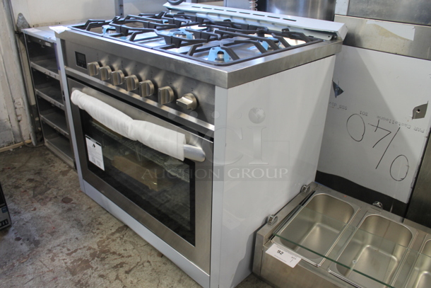 BRAND NEW SCRATCH AND DENT! KoolMore KM-FR36GL-SS Stainless Steel Commercial Natural or Propane Gas Powered 4 Burner Range w/ Oven.  - Image 5 of 11