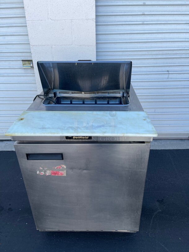 Working! Delfield 27 inch Commercial Refrigerated One Door Prep Sandwich Table NSF 115 Volt Tested and Working! - Image 6 of 9