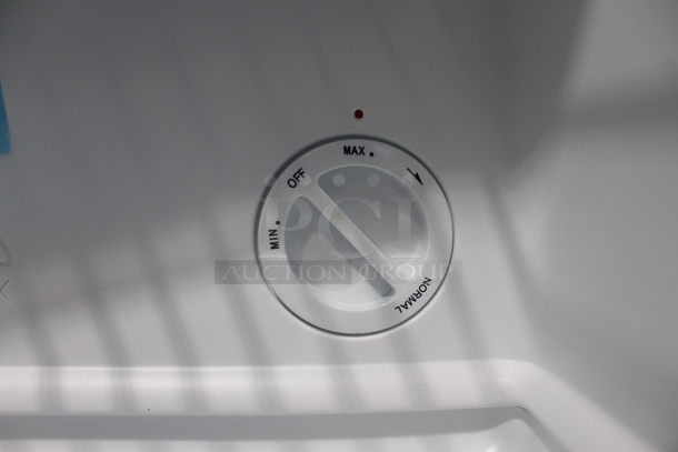 BRAND NEW SCRATCH AND DENT! Arctic King AUFM011AEW Mini Upright Freezer. 115 Volts, 1 Phase. Tested and Working! - Image 6 of 8