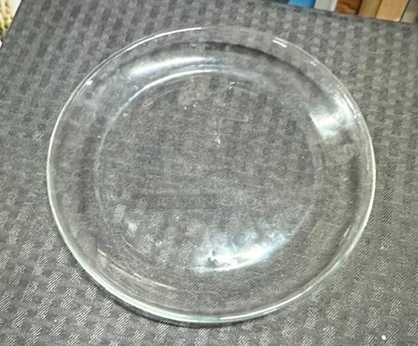 8 Inch Round Clear Glass Plate. 7XBID - Image 1 of 1
