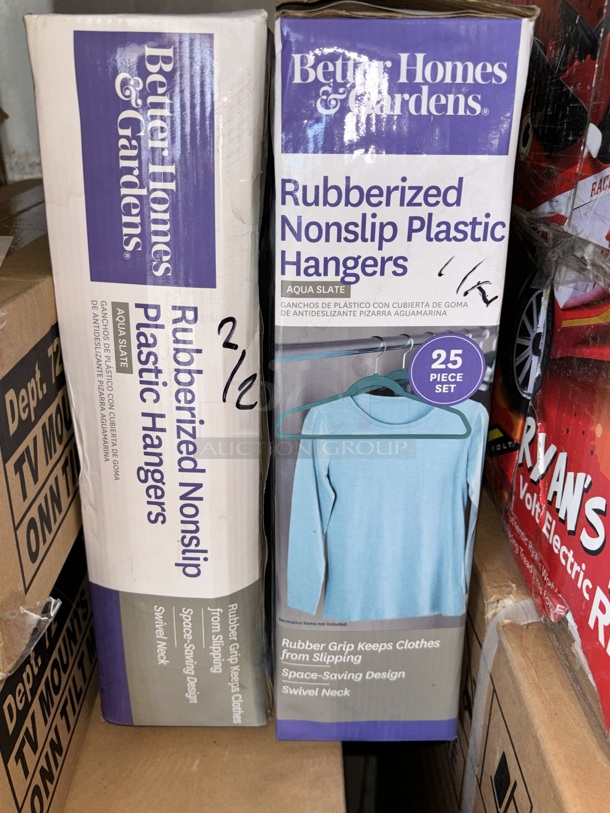 2 BOXES! Better Home & Gardens Rubberized
Nonslip Plastic Hangers, 50 per Box, Aqua Slate. 2x Your Bid