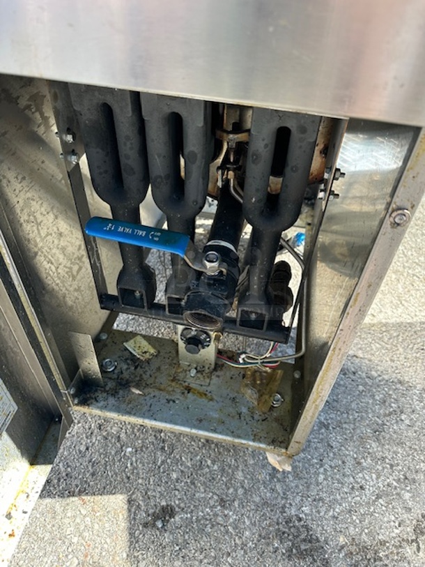 One WORKING Cook Rite Natural Gas Deep Fryer With 2 Baskets. Model# ATFS-40. 15.5X32X44. $1068.00. - Image 2 of 2