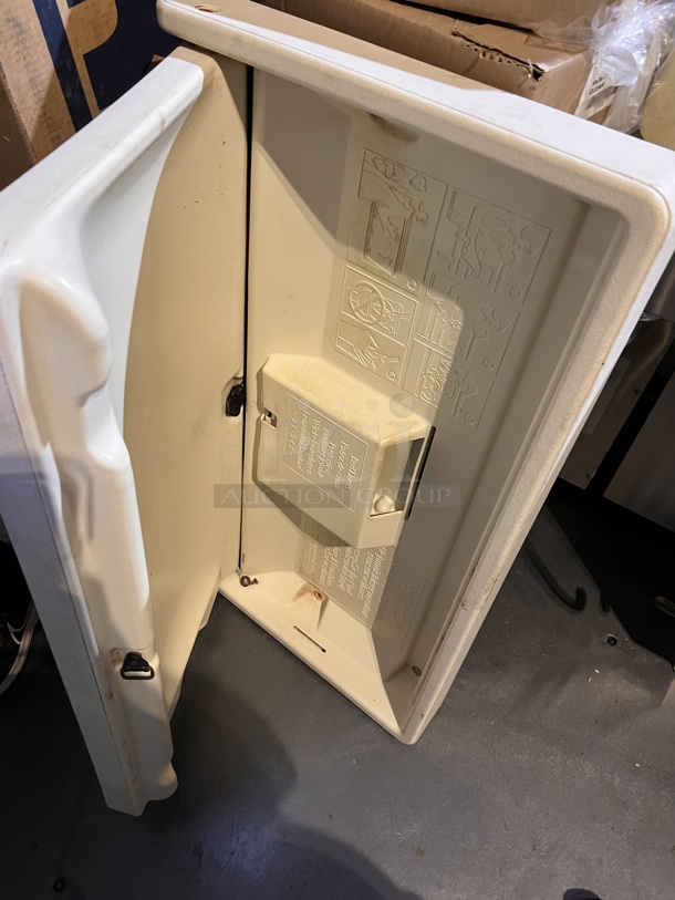 Koala Care Changing Station - Image 2 of 2