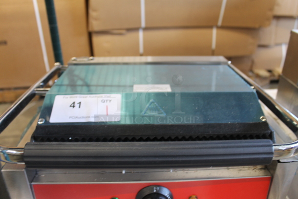 BRAND NEW SCRATCH AND DENT! Avantco 177P78 Commercial Stainless Steel Electric Countertop Single Panini Sandwich Grill On Rubber Feet. 120V. Tested And Working!  - Image 3 of 8