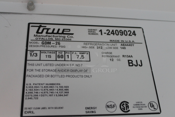 True GDM-26 Metal Commercial Single Door Reach In Cooler Merchandiser w/ Poly Coated Racks. 115 Volts, 1 Phase. Tested and Powers On But Does Not Get Cold - Image 4 of 6