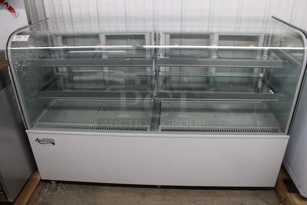 BRAND NEW SCRATCH AND DENT! Avantco 193BC72HCW Curved Glass White Refrigerated Bakery Display Case. See Pictures for Left Side Glass Pane Damage. 110-120 Volts, 1 Phase. Tested and Working!