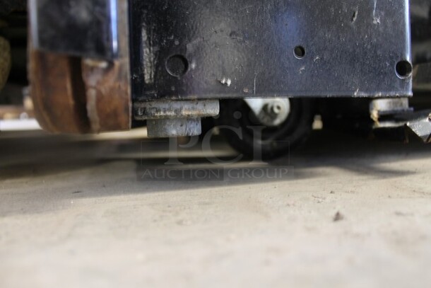 Structural Concepts Oasis B62EW Metal Commercial Floor Style Open Grab N Go Merchandiser w/ Metal Shelves on Commercial Casters. 220 Volts, 1 Phase. Tested and Powers On But Does Not Get Cold - Image 3 of 5