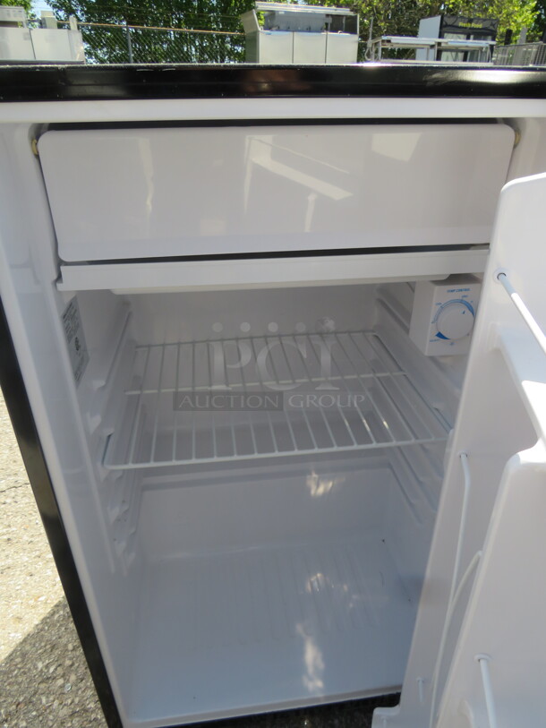 One WORKING  GE 1 Door Refrigerator With 1 Rack. Model# GMR04BANFBB. 115 Volt. 20.5X21X32. - Image 2 of 2