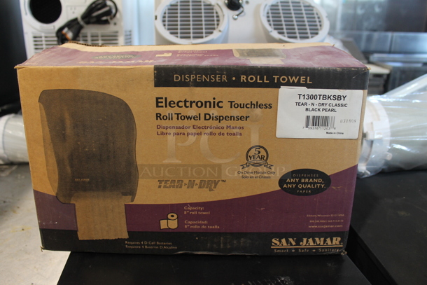 BRAND NEW IN BOX! San Jamar Electronic Touchless Paper Towel Dispenser. - Image 2 of 5