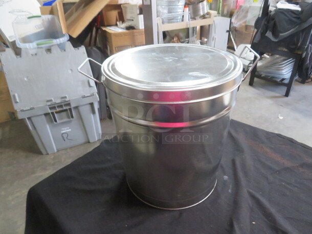 One NEW Metal Seafood Bucket With Lid. 