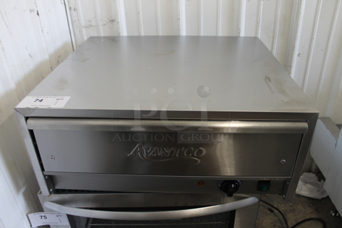 BRAND NEW SCRATCH AND DENT! Avantco 177BW32 Stainless Steel Commercial Countertop Bun Warmer. 120 Volts, 1 Phase. Tested and Working!