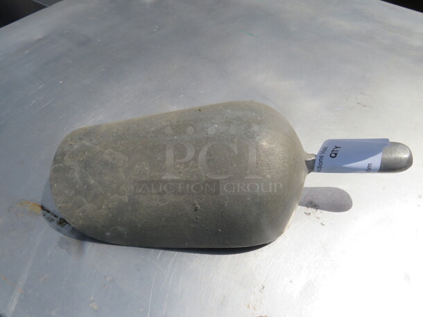 One Aluminum Ice Scoop