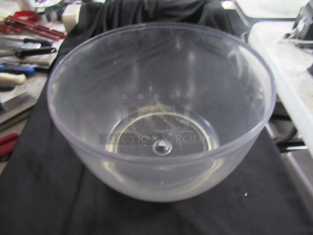 One OXO Clear Poly Bowl.