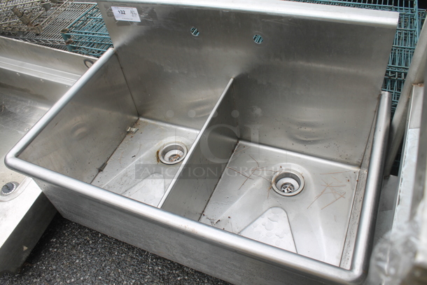 Stainless Steel Commercial 2 Bay Sink. No Legs. Bays 18x21x15.5 - Image 3 of 3
