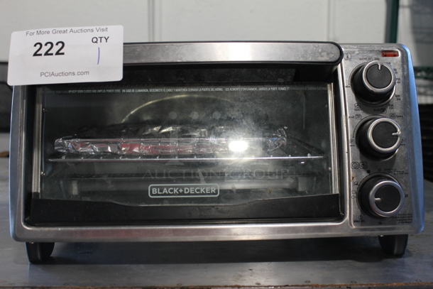 Black & Decker TO1303SB Metal Countertop Toaster Oven. 120 Volts, 1 Phase. - Image 1 of 5