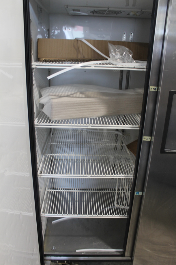 2015 True TG2R-2S Stainless Steel Commercial 2 Door Reach In Cooler w/ Poly Coated Racks on Commercial Casters. Tested and Working! - Image 4 of 6