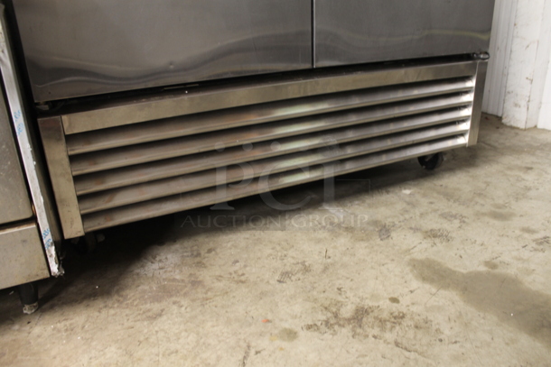 2011 True T-49F-HC Stainless Steel Commercial 2 Door Reach In Freezer w/ Poly Coated Racks on Commercial Casters. 115 Volts, 1 Phase. Tested and Working! - Image 4 of 8