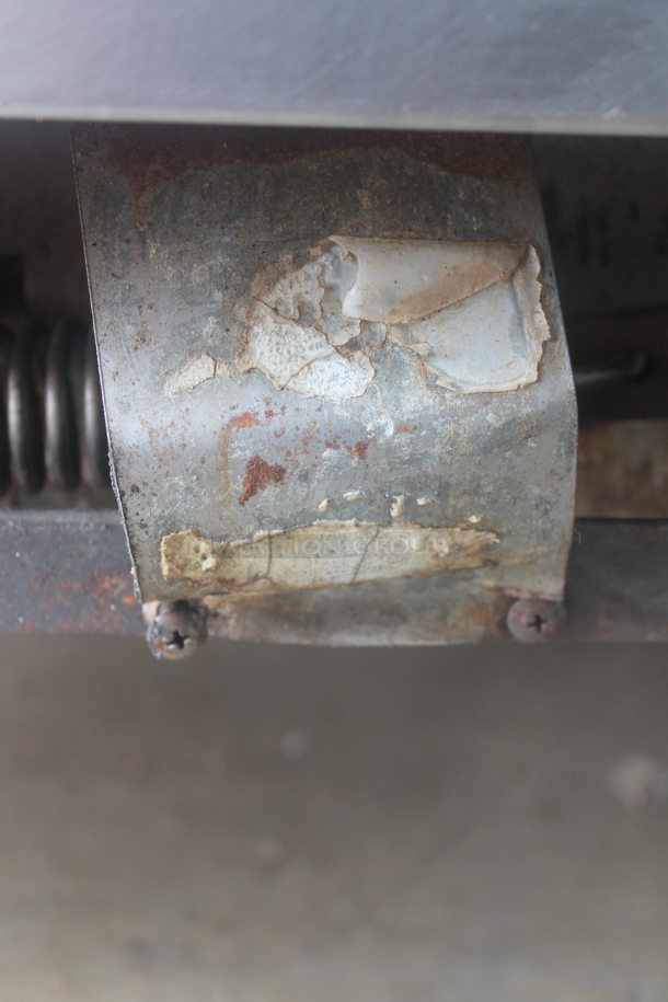 Stainless Steel Commercial Natural Gas Powered 2 Tier 6 Burner Range w/ Oven, Salamander Cheese Melter and Back Splash. - Image 6 of 6