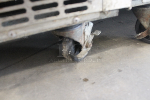 Everest ETBR3-D2 Stainless Steel Commercial 2 Drawer and 1 Door Chef Base on Commercial Casters. 115 Volts, 1 Phase. Tested and Working! - Image 6 of 7