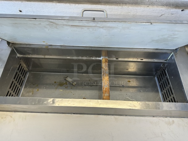 Spartan Stainless Steel Commercial Pizza Prep Table w/ Composite Cutting Board on Commercial Casters. 115 Volts, 1 Phase. Tested and Does Not Power On - Image 4 of 8