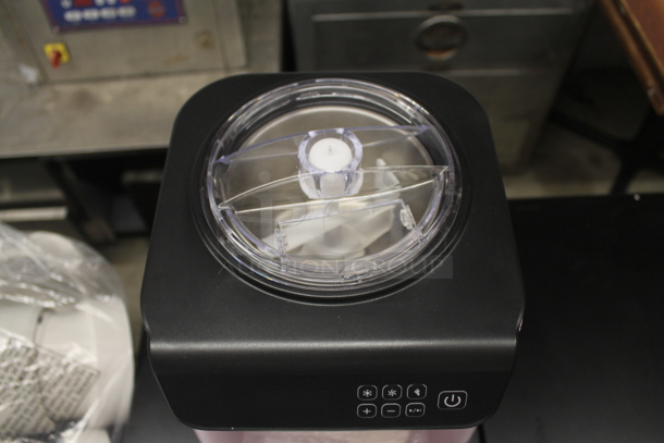 BRAND NEW SCRATCH AND DENT! Whynter ICM-128BPS 1.28 Quart Compact Upright Automatic Limited Black Pink Edition Ice Cream Maker With Stainless Steel Bowl And Ice Cream Scooper. 100-120V. Tested And Working!  - Image 4 of 5