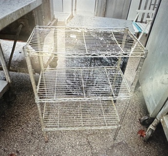 One Metro Shelf With 3 Shelves. 23X13X31