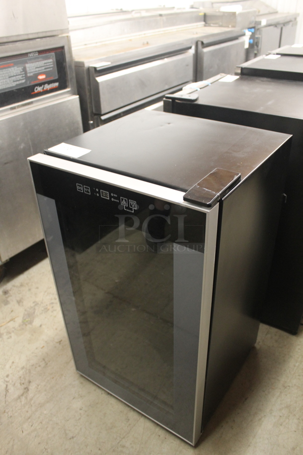BRAND NEW SCRATCH AND DENT! Avanti WC34T2P 34 Bottle Undercounter Wine Chiller With Black Cabinet And Stainless Steel Trimmed Door. 115V. Tested And Working! - Image 3 of 6
