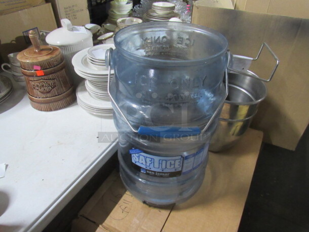 One San Jamar Safe T Ice Bucket