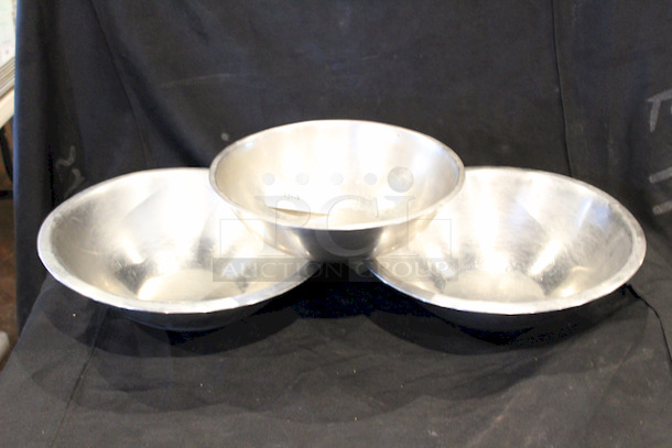 Set of 3 Stainless Steel Mixing Bowls.
Largest Bowl: 15-3/4x4-1/2
3x Your Bid - Image 1 of 2