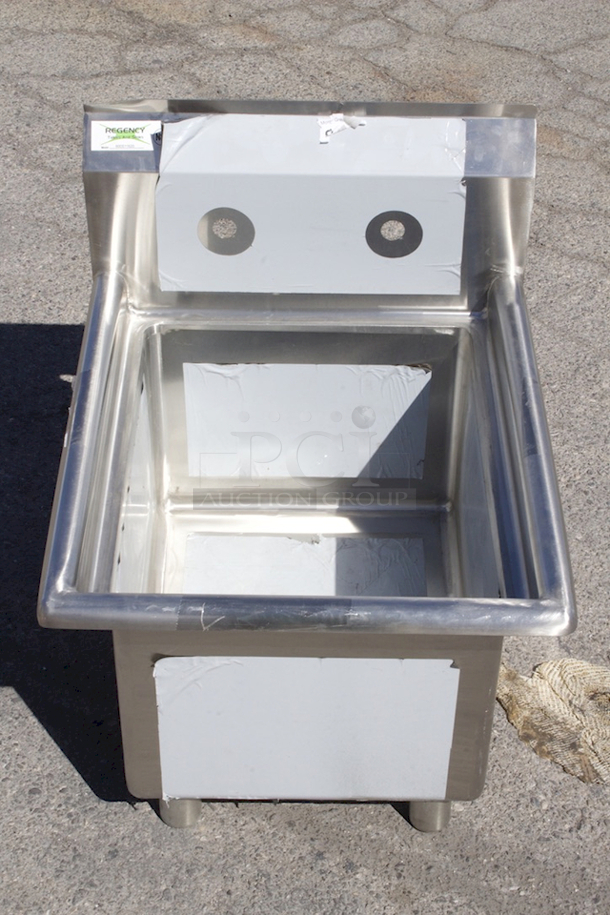 BRAND NEW SCRATCH & DENT! Regency 21" 16 Gauge Stainless Steel One Compartment Commercial Sink - 16" x 20" x 12" Bowl - Image 3 of 8
