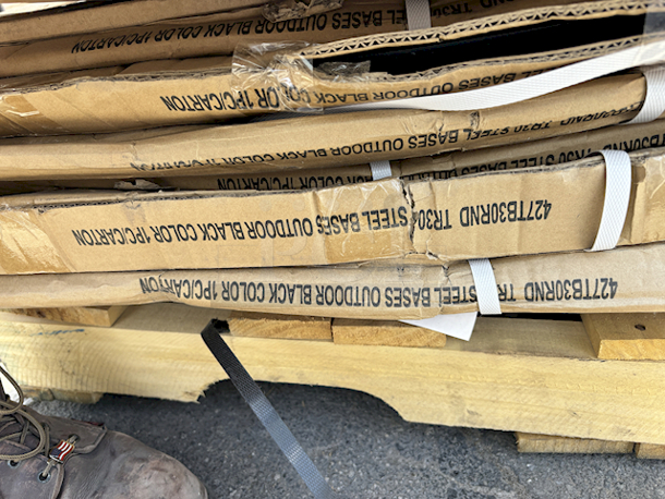 BRAND NEW SCRATCH & DENT! Lancaster Table & Seating Excalibur 30" Round Outdoor Table Base Plate. 14x Your Bid
 - Image 3 of 3